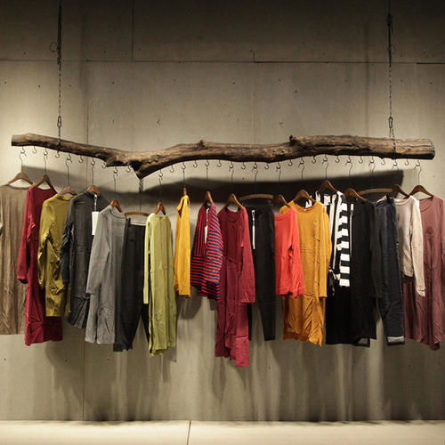 女裝貨架上的時尚藝術(shù) 陳列與服飾的完美融合